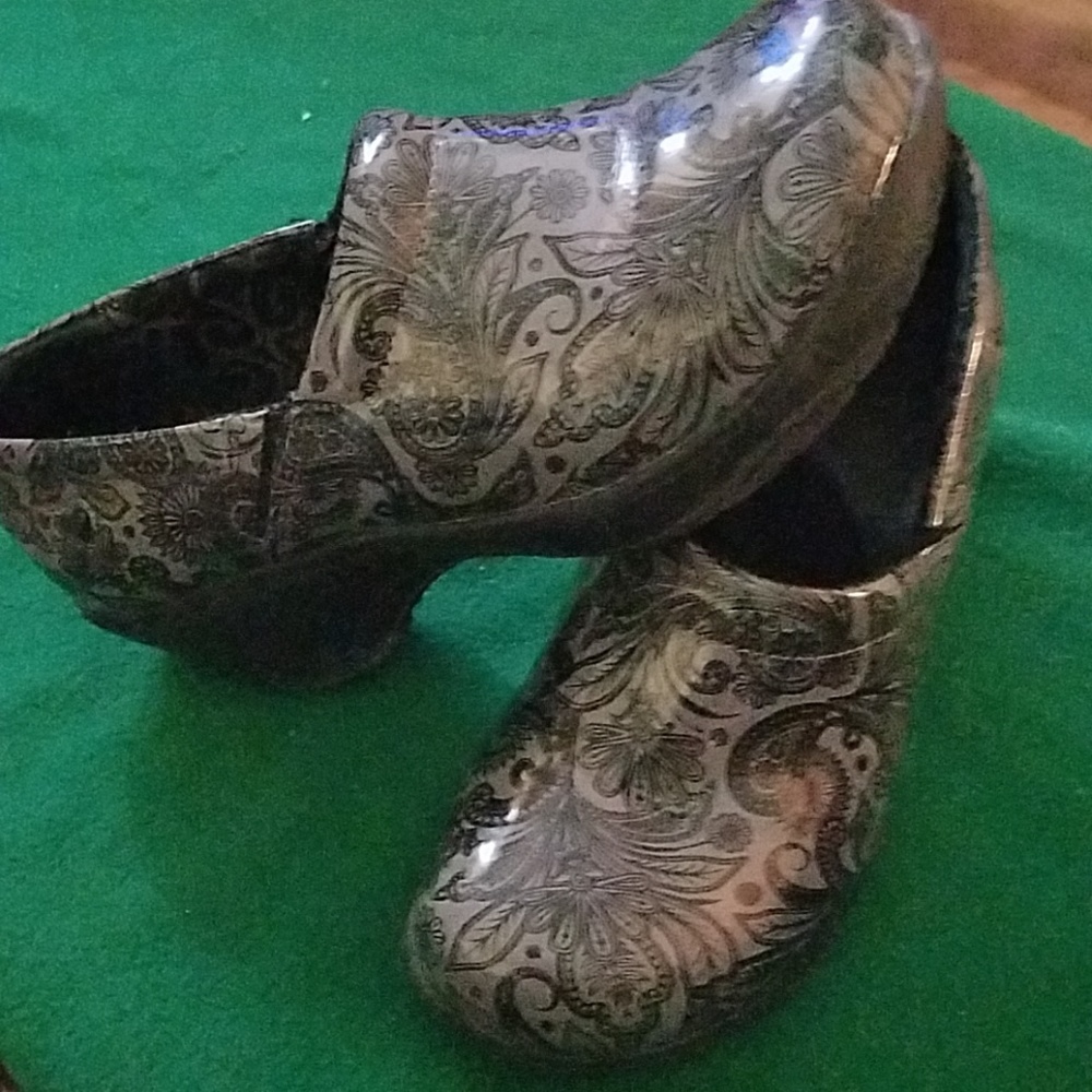 Nursing shoes
